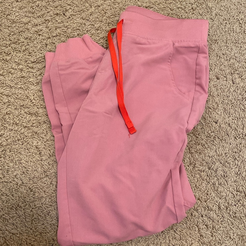 Figs chalk pink Zamora pants